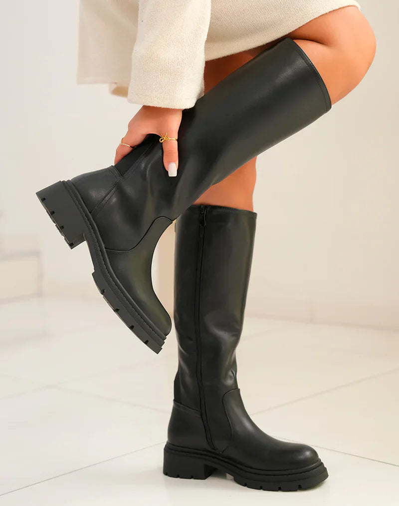 Mária | Fekete Csizma Elegáns